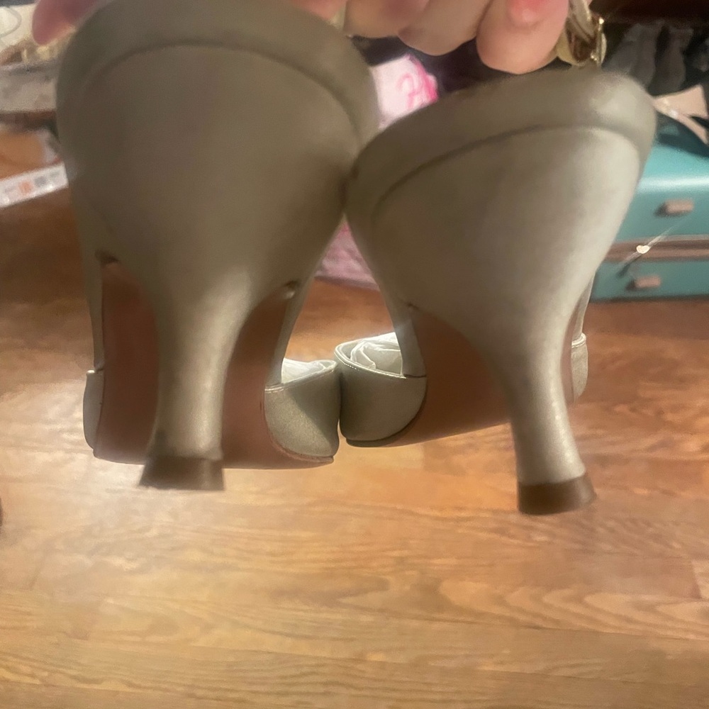 Vintage Stuart Weitzman Gold & Cream embellished Heels 9.5 - Picture 8 of 9